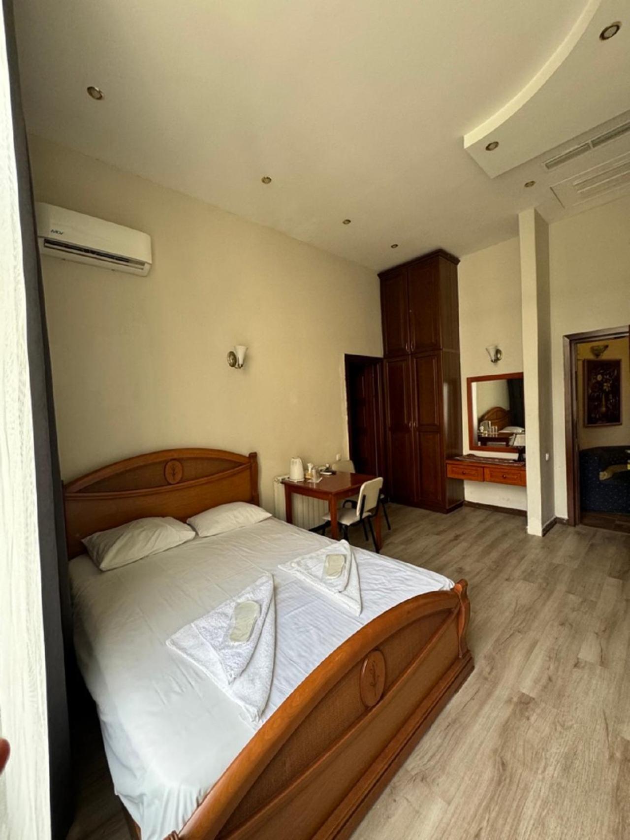 New Bella Hotel Ереван Экстерьер фото